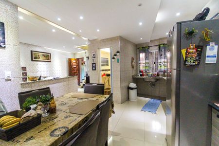 Casa à venda com 90m², 2 quartos e 2 vagas Casa à venda com 90m², 2 quartos e 2 vagasCozinha