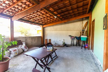 Casa à venda com 90m², 2 quartos e 2 vagas Casa à venda com 90m², 2 quartos e 2 vagasVaranda