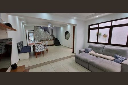 Foto 01 de casa à venda com 3 quartos, 230m² em Vila Prudente, São Paulo