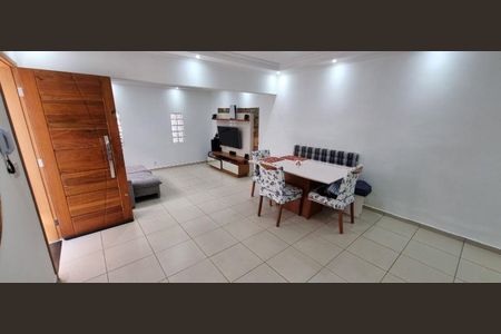 Foto 01 de casa à venda com 3 quartos, 230m² em Vila Prudente, São Paulo