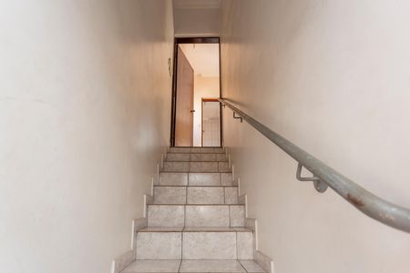Casa à venda com 180m², 7 quartos e 4 vagasEscada acesso Casa 3