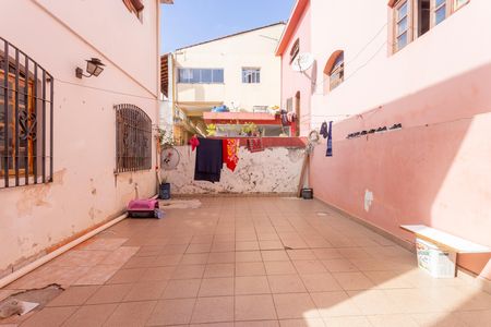 Casa à venda com 180m², 7 quartos e 4 vagasQuintal - Casa 1