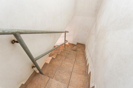 Casa à venda com 180m², 7 quartos e 4 vagasEscada - Casa 1