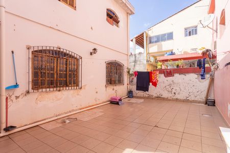 Casa à venda com 180m², 7 quartos e 4 vagasQuintal - Casa 1