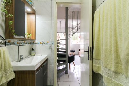 Casa de condomínio para alugar com 45m², 2 quartos e 1 vaga Casa de condomínio para alugar com 45m², 2 quartos e 1 vagaBanheiro