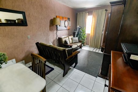 Casa à venda com 80m², 2 quartos e 2 vagas Casa à venda com 80m², 2 quartos e 2 vagasSala