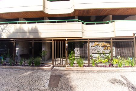 Apartamento para alugar com 133m², 2 quartos e 1 vaga Apartamento para alugar com 133m², 2 quartos e 1 vagaFachada