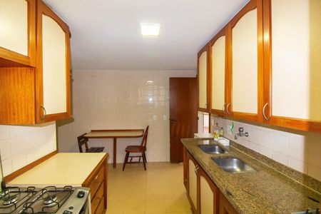 Apartamento para alugar com 133m², 2 quartos e 1 vaga Apartamento para alugar com 133m², 2 quartos e 1 vagaCozinha e Área de Serviço