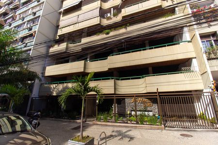 Apartamento para alugar com 133m², 2 quartos e 1 vaga Apartamento para alugar com 133m², 2 quartos e 1 vagaFachada