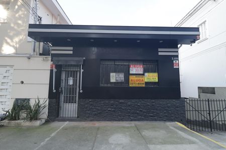 Casa para alugar com 180m², 2 quartos e 1 vaga Casa para alugar com 180m², 2 quartos e 1 vagaFachada