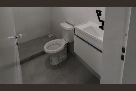 Banheiro de kitnet/studio para alugar com 1 quarto, 30m² em Monte Alegre, Cabo Frio