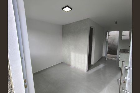 Sala de kitnet/studio para alugar com 1 quarto, 30m² em Monte Alegre, Cabo Frio
