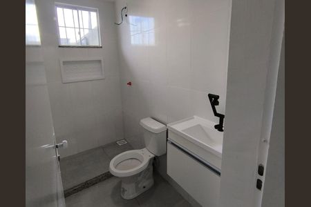 Banheiro de kitnet/studio para alugar com 1 quarto, 30m² em Monte Alegre, Cabo Frio