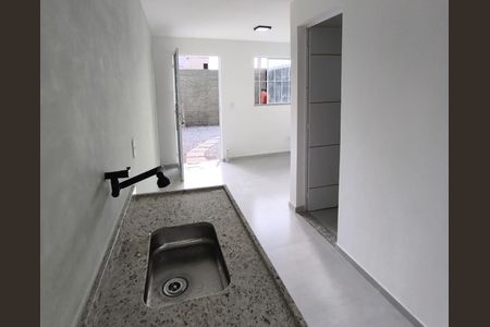 Cozinha de kitnet/studio para alugar com 1 quarto, 30m² em Monte Alegre, Cabo Frio