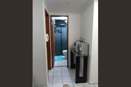 Corredor de apartamento à venda com 2 quartos, 60m² em Fernão Dias, Belo Horizonte