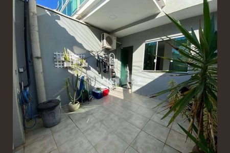 Casa de condomínio à venda com 75m², 2 quartos e 1 vaga