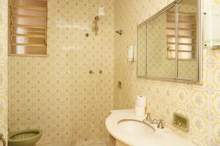 Apartamento à venda com 105m², 2 quartos e sem vaga Apartamento à venda com 105m², 2 quartos e sem vagaBanheiro Social