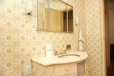 Apartamento à venda com 105m², 2 quartos e sem vaga Apartamento à venda com 105m², 2 quartos e sem vagaBanheiro Social