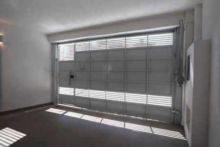 Garagem de casa à venda com 3 quartos, 180m² em Vila Santa Clara, São Paulo