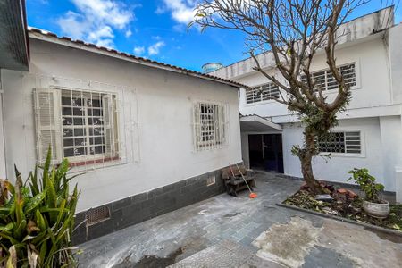 Casa para alugar com 199m², 2 quartos e 4 vagas Casa para alugar com 199m², 2 quartos e 4 vagasQuintal