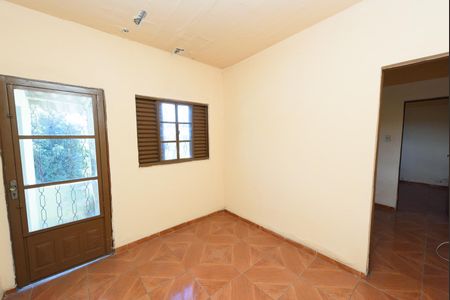 Sala de casa para alugar com 2 quartos, 80m² em Califórnia, Belo Horizonte