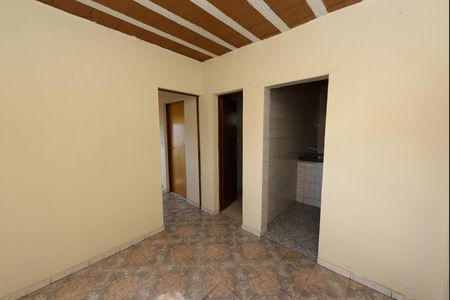 Sala de casa para alugar com 2 quartos, 80m² em Califórnia, Belo Horizonte