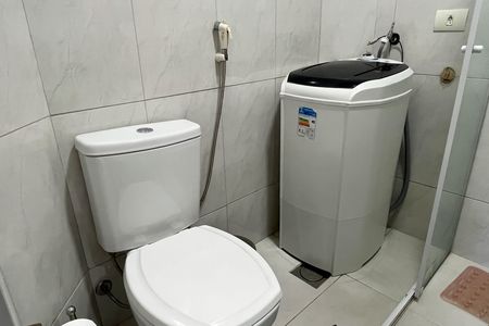 Banheiro de apartamento para alugar com 1 quarto, 34m² em Boqueirão, Santos