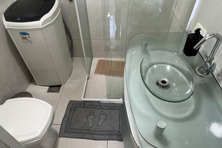 Banheiro de apartamento para alugar com 1 quarto, 34m² em Boqueirão, Santos