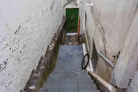 Apartamento para alugar com 70m², 3 quartos e sem vagaEscada