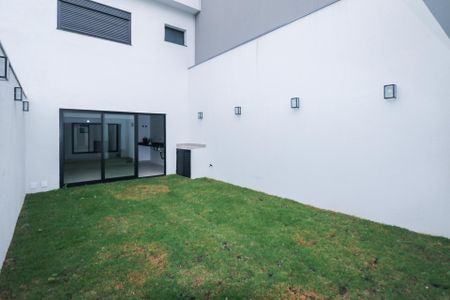 Casa à venda com 219m², 3 quartos e 4 vagas Casa à venda com 219m², 3 quartos e 4 vagasQuintal