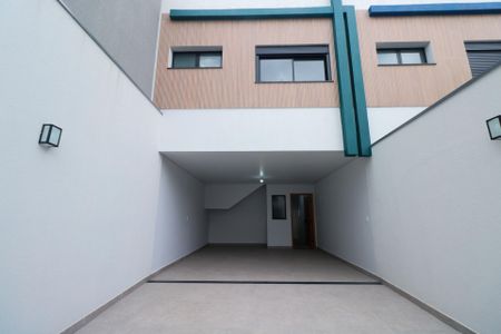 Casa à venda com 219m², 3 quartos e 4 vagas Casa à venda com 219m², 3 quartos e 4 vagasFachada Interna