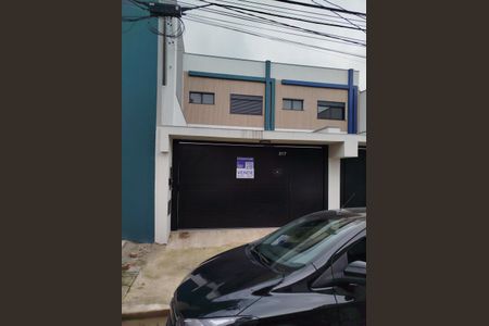 Casa à venda com 219m², 3 quartos e 4 vagas Casa à venda com 219m², 3 quartos e 4 vagasFachada