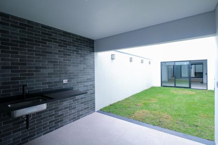 Casa à venda com 219m², 3 quartos e 4 vagas Casa à venda com 219m², 3 quartos e 4 vagasQuintal