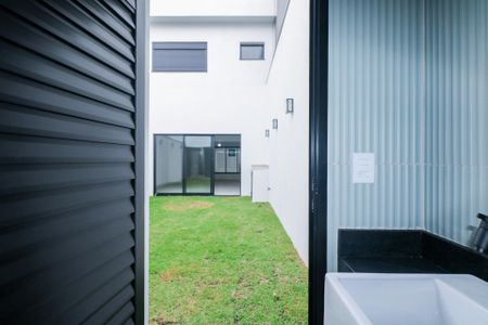 Casa à venda com 219m², 3 quartos e 4 vagas Casa à venda com 219m², 3 quartos e 4 vagasBanheiro da Área de Serviço