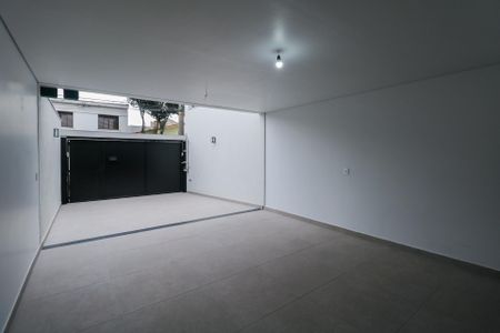 Casa à venda com 219m², 3 quartos e 4 vagas Casa à venda com 219m², 3 quartos e 4 vagasGaragem