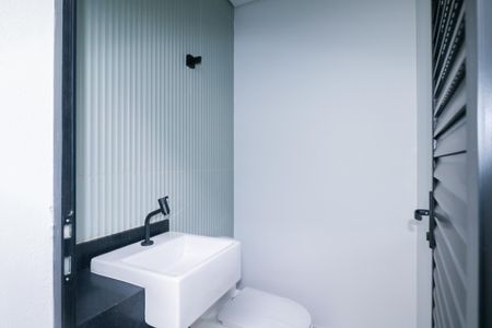 Casa à venda com 219m², 3 quartos e 4 vagas Casa à venda com 219m², 3 quartos e 4 vagasBanheiro da Área de Serviço