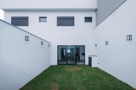 Casa à venda com 219m², 3 quartos e 4 vagas Casa à venda com 219m², 3 quartos e 4 vagasQuintal