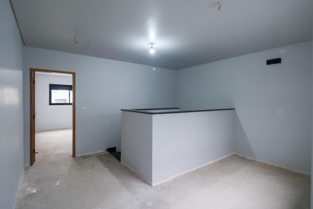Casa à venda com 219m², 3 quartos e 4 vagas Casa à venda com 219m², 3 quartos e 4 vagasSala - Piso superior