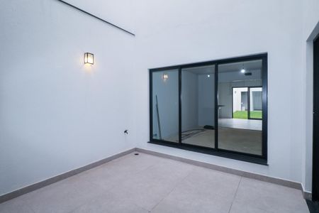 Casa à venda com 219m², 3 quartos e 4 vagas Casa à venda com 219m², 3 quartos e 4 vagasJardim de Inverno