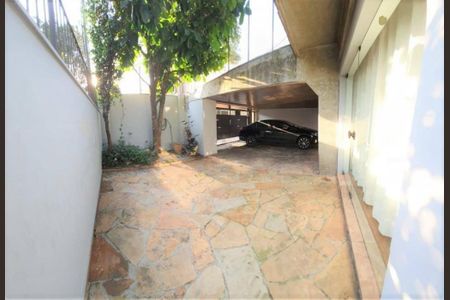 Casa à venda com 220m², 4 quartos e 4 vagas