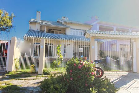 Casa à venda com 247m², 3 quartos e 3 vagasFachada