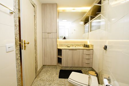 Apartamento à venda com 160m², 4 quartos e 2 vagasBanheiro Social