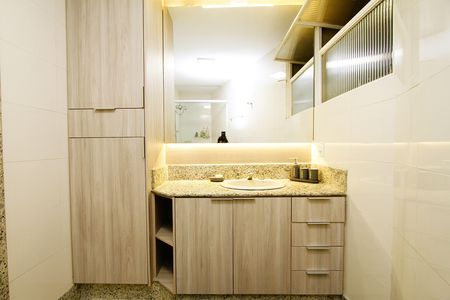 Apartamento à venda com 160m², 4 quartos e 2 vagasBanheiro Social