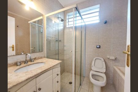 Casa para alugar com 200m², 4 quartos e 2 vagasBanheiro da Suíte