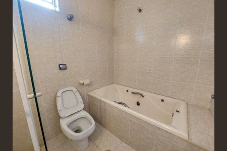Casa para alugar com 200m², 4 quartos e 2 vagasBanheiro da Suíte