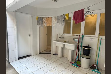 Área externa - Lavanderia de casa de condomínio à venda com 4 quartos, 411m² em Residencial 18 do Forte, Santana de Parnaíba