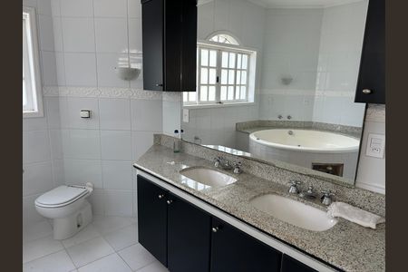 Suite1 Principal - Banheiro de casa de condomínio à venda com 4 quartos, 411m² em Residencial 18 do Forte, Santana de Parnaíba