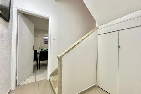 Casa à venda com 110m², 2 quartos e 1 vagaEscada