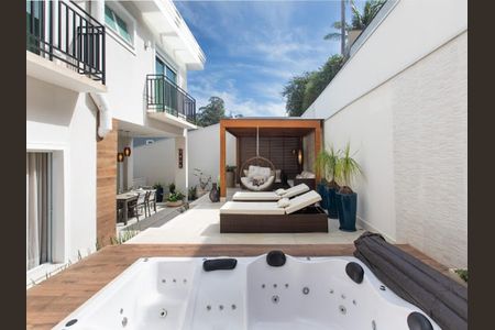 Casa de condomínio para alugar com 324m², 4 quartos e 4 vagas Casa de condomínio para alugar com 324m², 4 quartos e 4 vagasÁrea externa