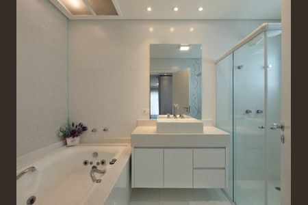 Casa de condomínio para alugar com 324m², 4 quartos e 4 vagas Casa de condomínio para alugar com 324m², 4 quartos e 4 vagasBanheiro